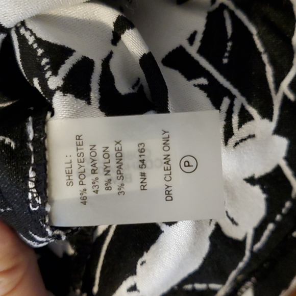 Calvin Klein Black & White Floral Print Boat Neck Sheath Dress - Sz 12 - Picture 4 of 6